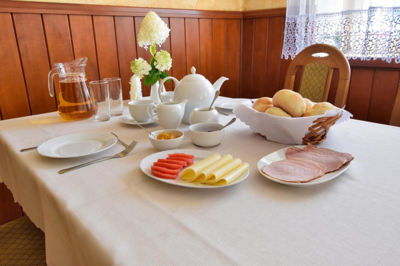 Hotel Stary Ratusz Kostomloty Buitenkant foto