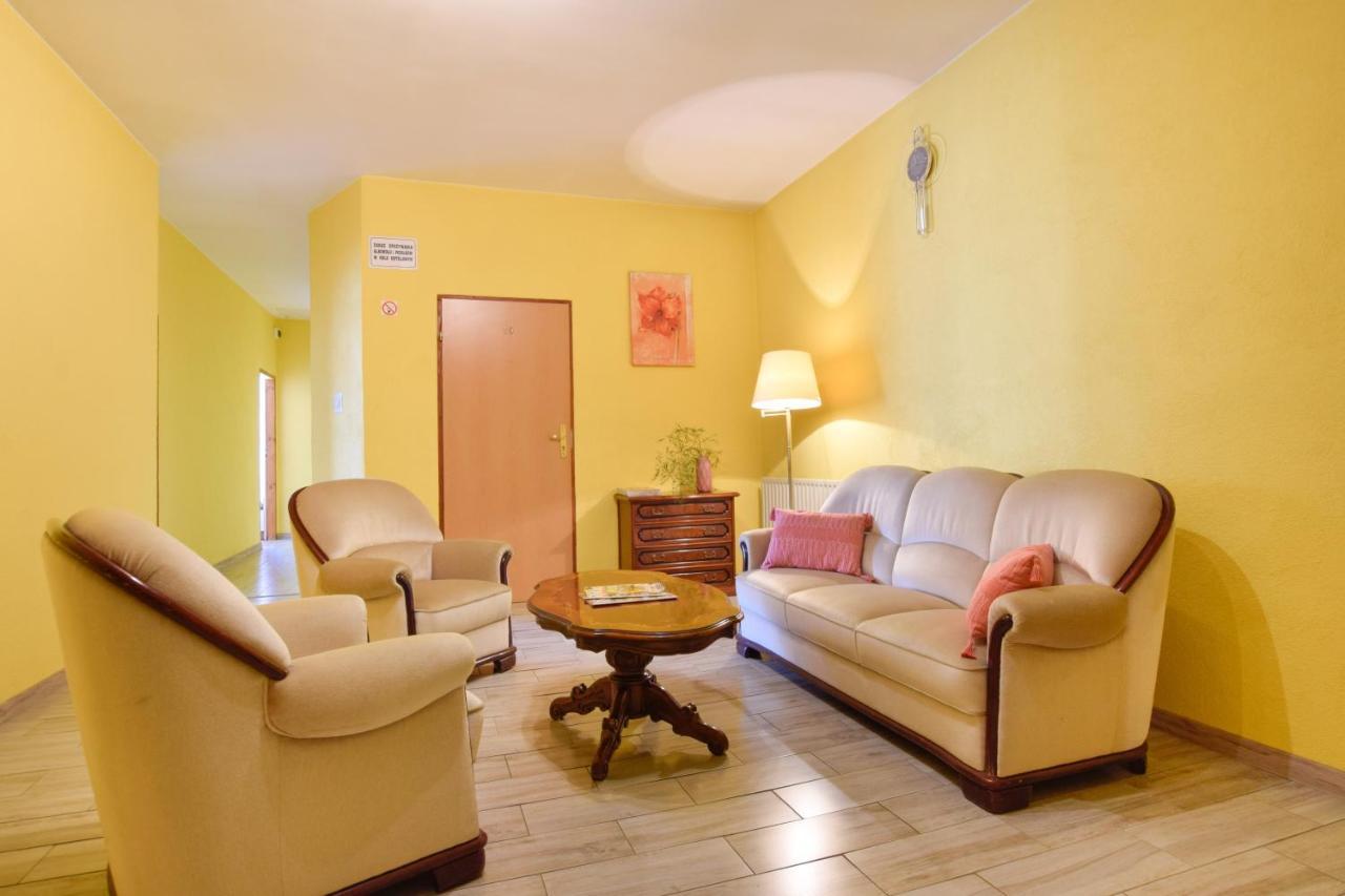 Hotel Stary Ratusz Kostomloty Buitenkant foto