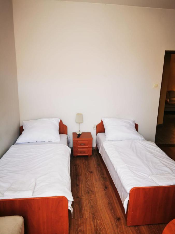 Hotel Stary Ratusz Kostomloty Buitenkant foto