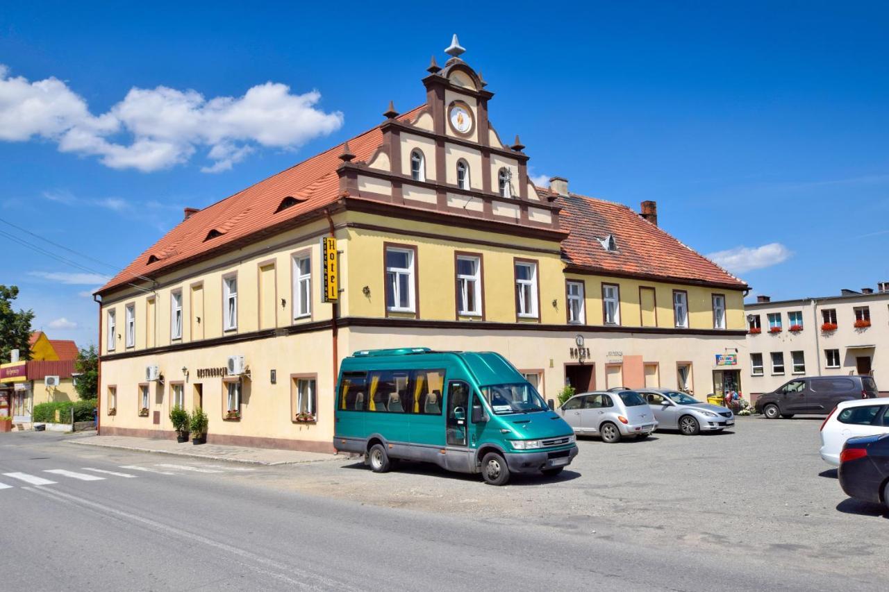 Hotel Stary Ratusz Kostomloty Buitenkant foto