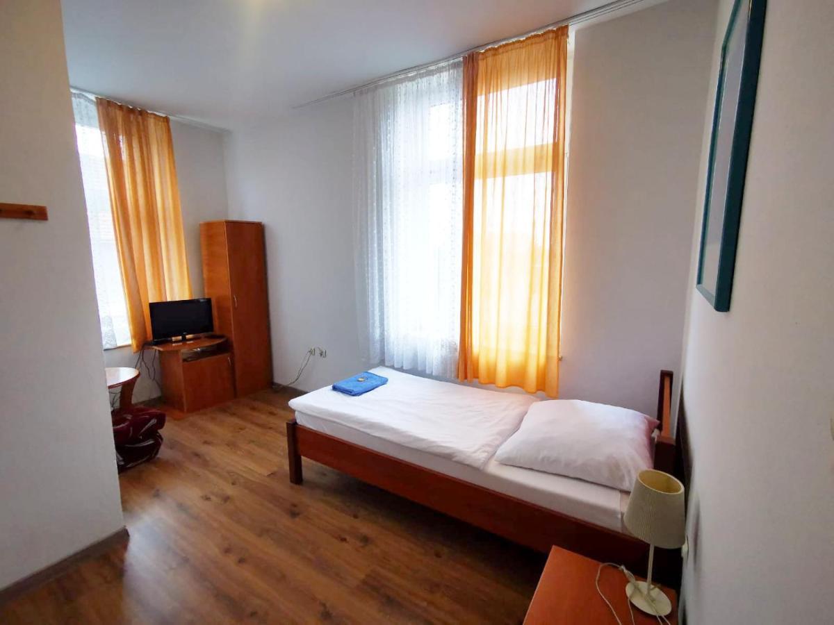 Hotel Stary Ratusz Kostomloty Buitenkant foto