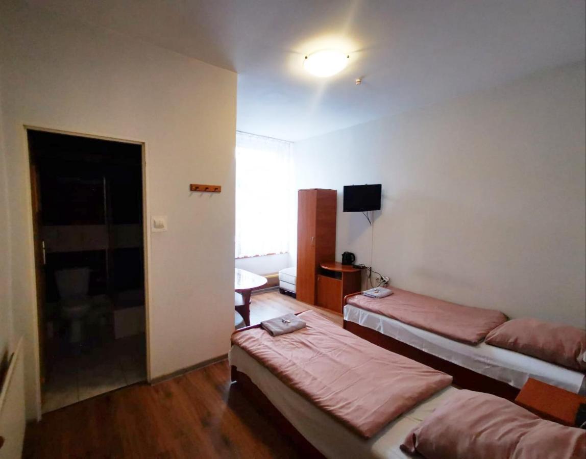 Hotel Stary Ratusz Kostomloty Buitenkant foto