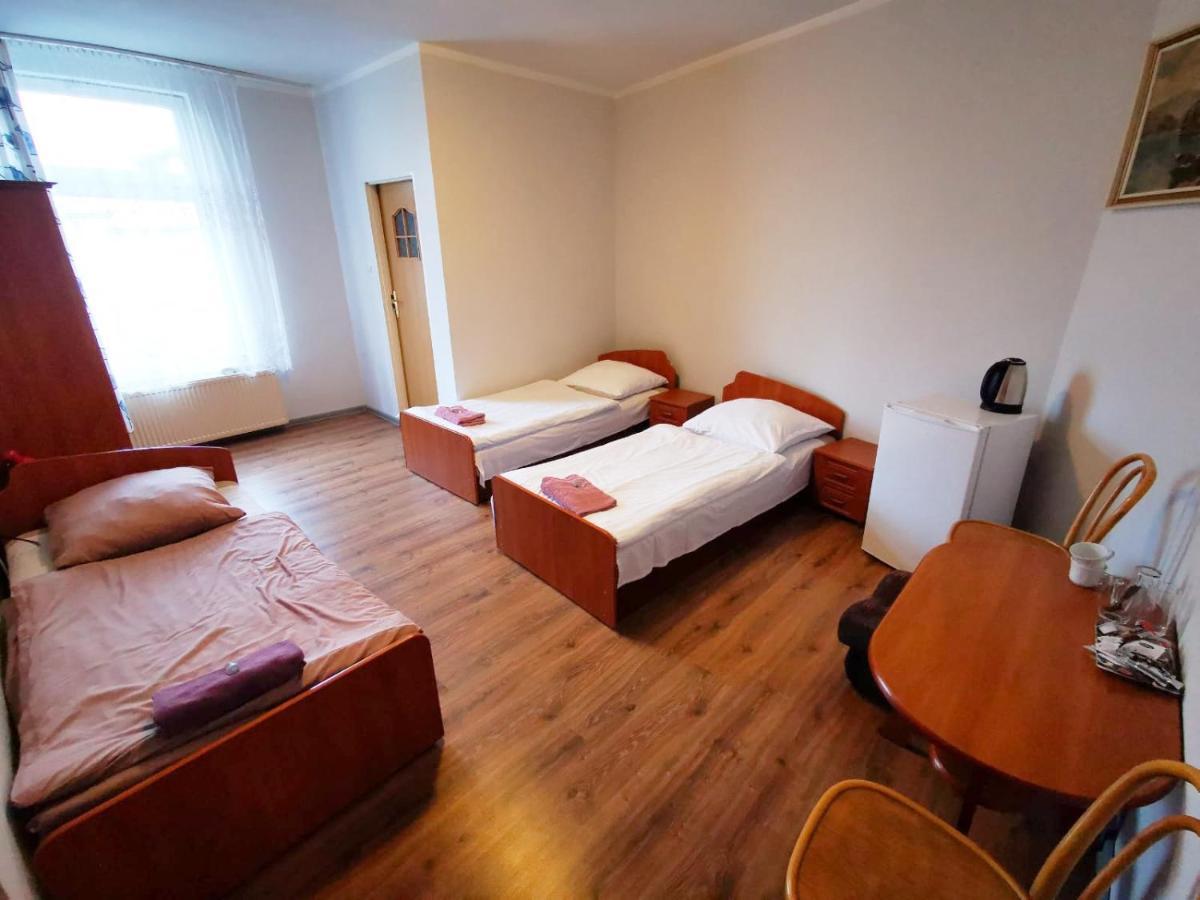 Hotel Stary Ratusz Kostomloty Buitenkant foto