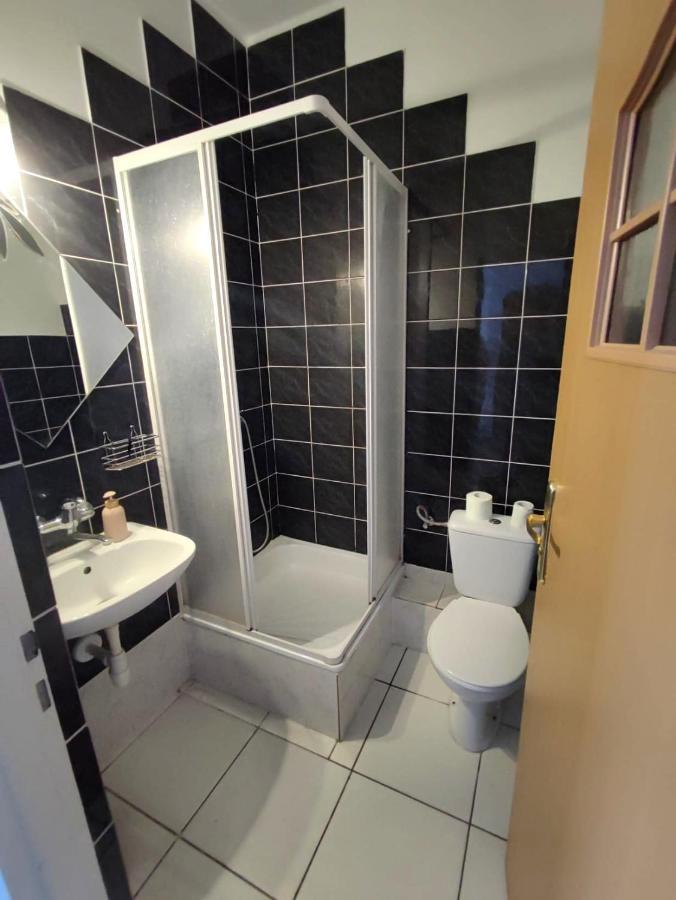 Hotel Stary Ratusz Kostomloty Buitenkant foto
